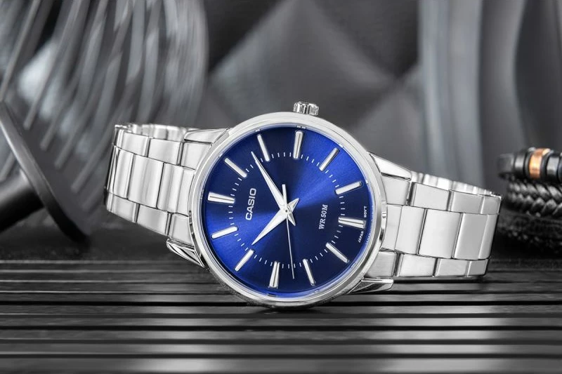 Orë dore meshkuj CASIO MTP-1303PD-2AVEG, argjendtë/kaltër, me kuti