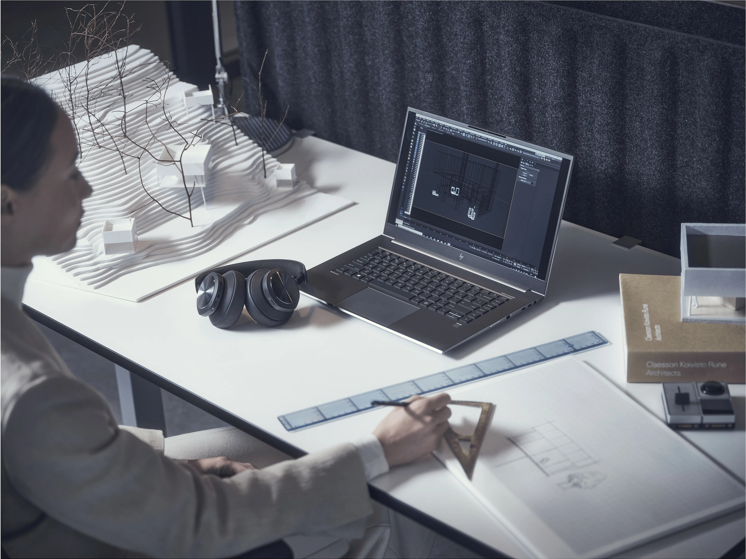 Kufje gaming Bang & Olufsen Beoplay Portal, wireless & me kabllo, Dolby Atmos, Bluetooth 5.1, 3.5mm, ANC, Black Anthracite