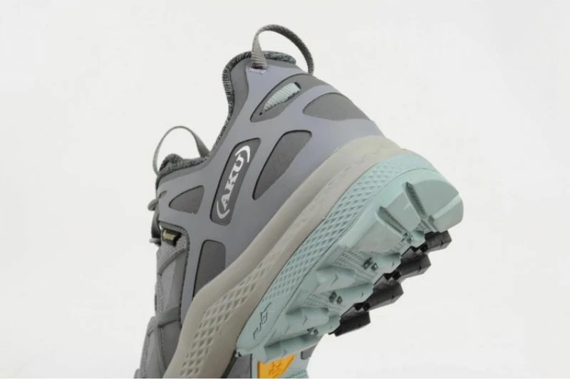 Çizme trekking për femra Aku, gri