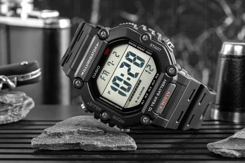 Orë dore digjitale për meshkuj Casio AE-1600H-1AVEF, e zezë, me kuti
