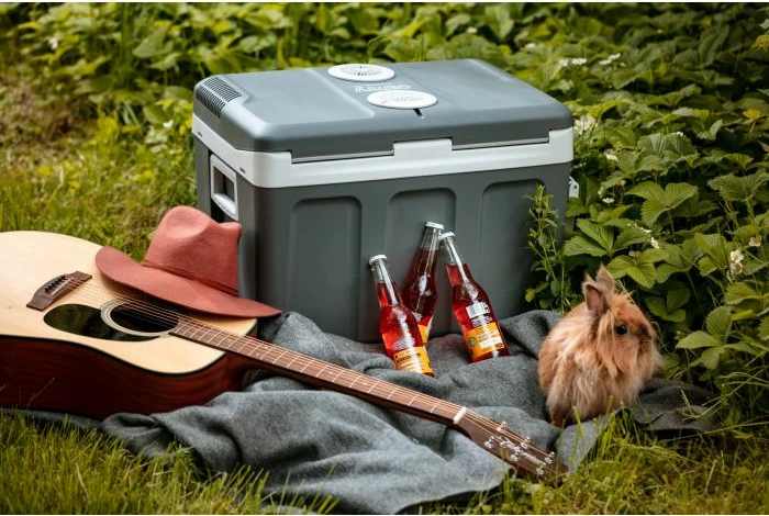 kuti ftohëse elektrike portative CAMRY CR8061 40 L ftohje/ngrohje 12V/230V me rrota, gri