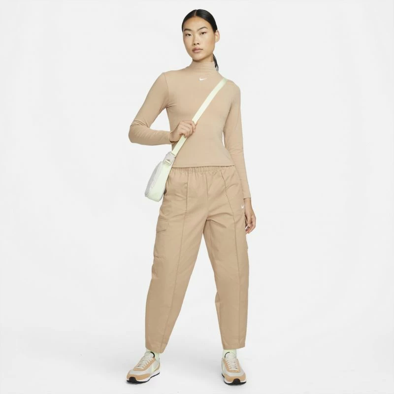 Maicë Nike Sportswear Collection Essentials, bezhë [Madhësia: M]