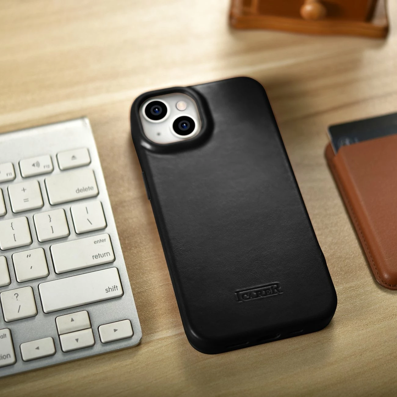 Mbështjellës iCarer Oil Wax Premium Leather Folio për iPhone 14 Plus, MagSafe, i zi