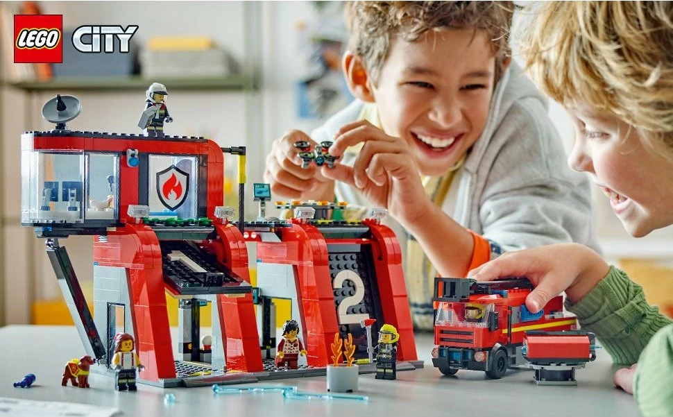 Set ndërtimi LEGO City 60414, stacion zjarri me kamion, 843 pjesë, shumëngjyrësh