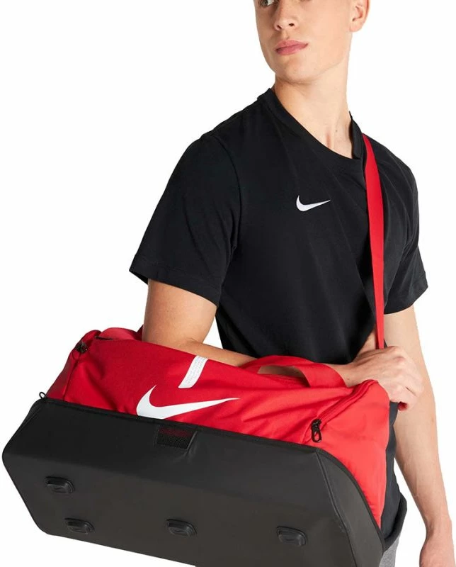 Çantë sportive Nike Academy Team M Hardcase, e kuqe
