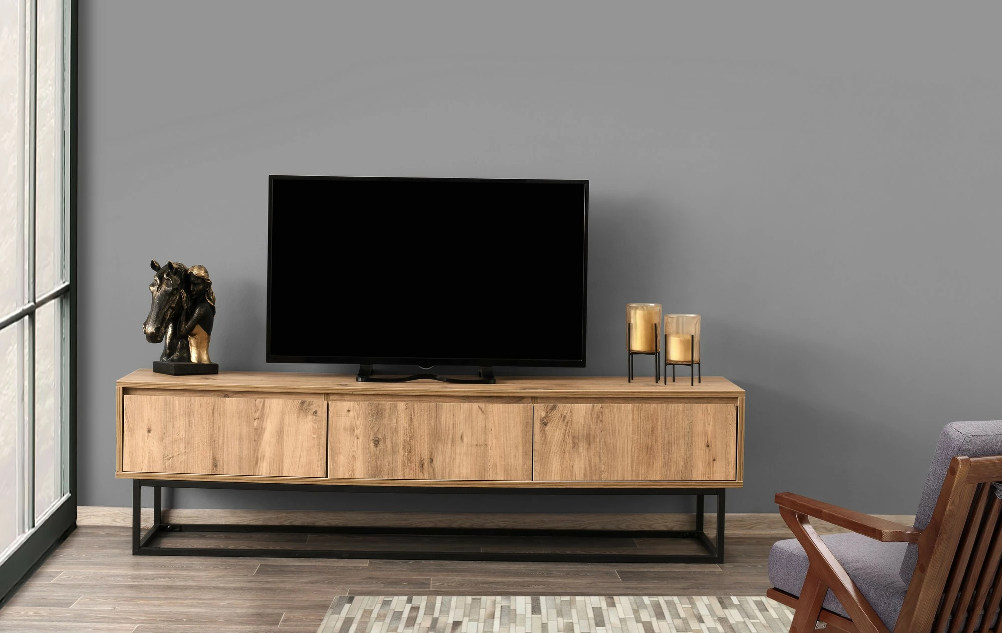 Komodë për TV, Skye Decor, Tilsim 180, ngjyrë e zezë dhe pishë