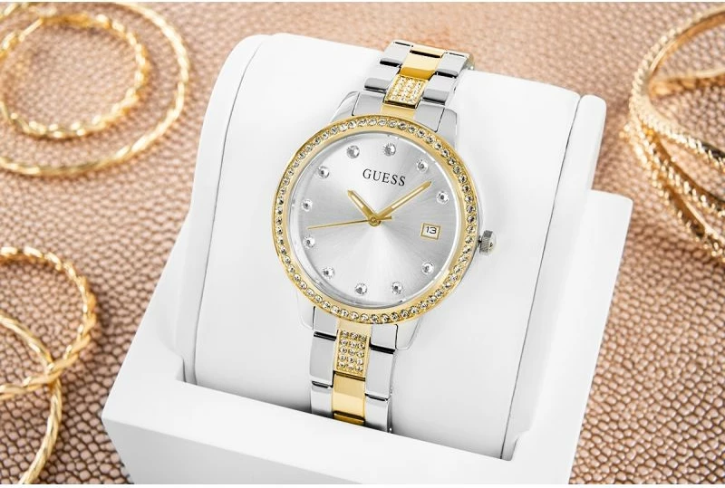 Orë dore Guess për femra, argjend e ar