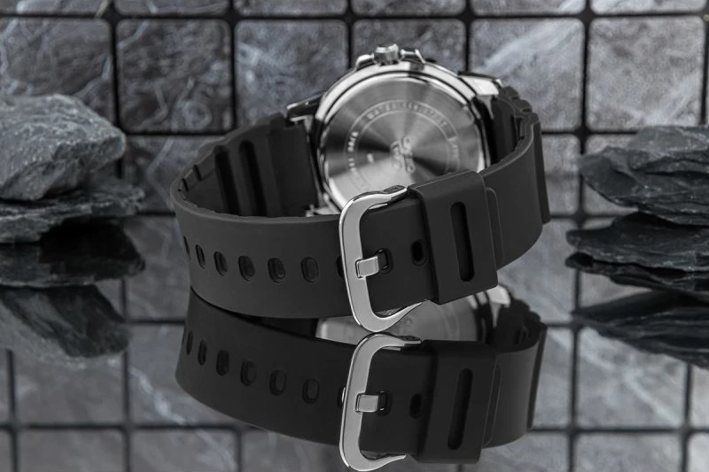 Orë dore për meshkuj CASIO, e zezë