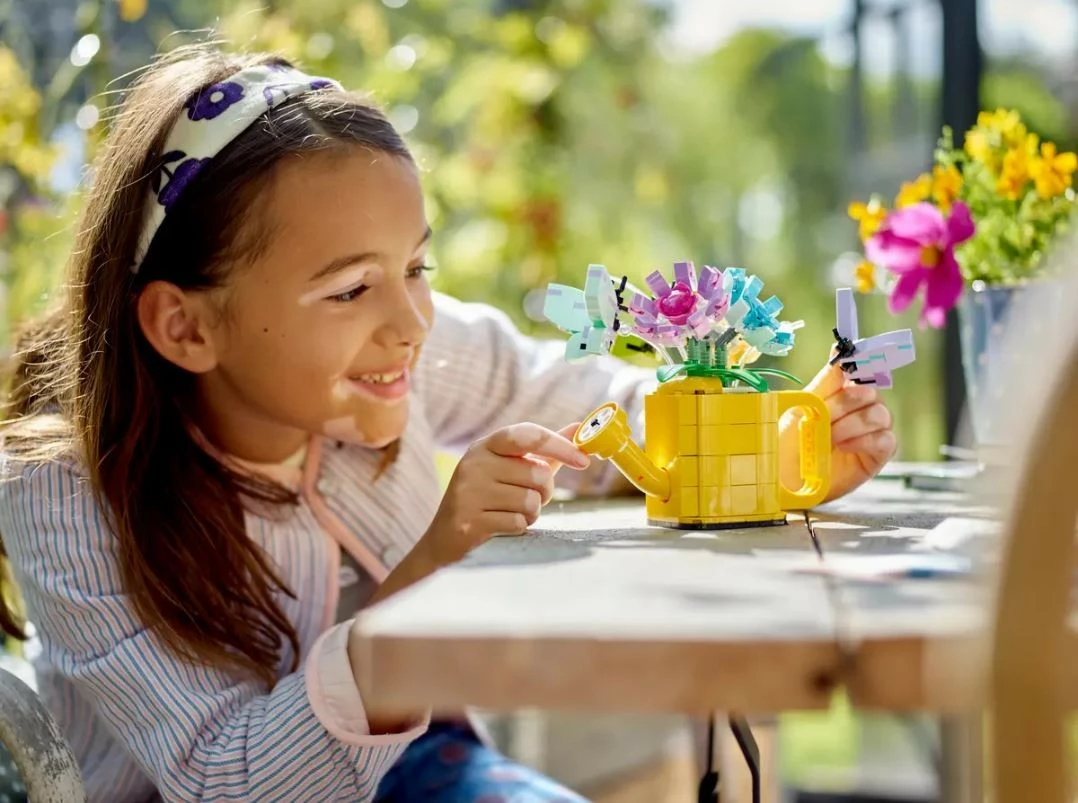 Set ndërtimi LEGO Creator 31149 Flowers in a Watering Can, 420 pjesë, plastikë, 3-në-1