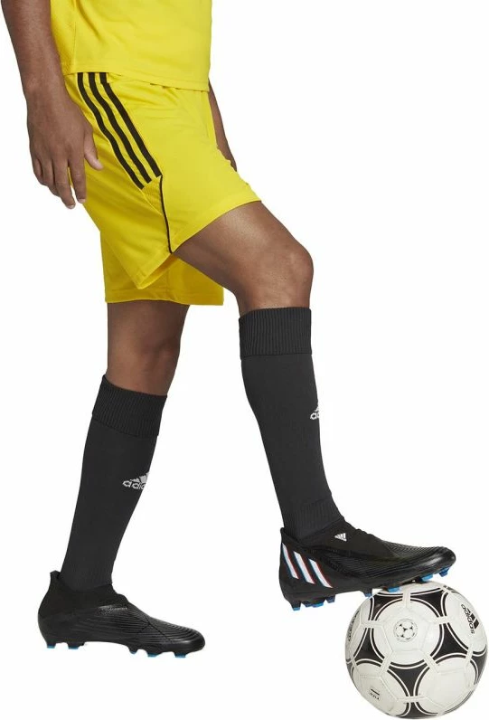 Shorce për meshkuj adidas, të verdha