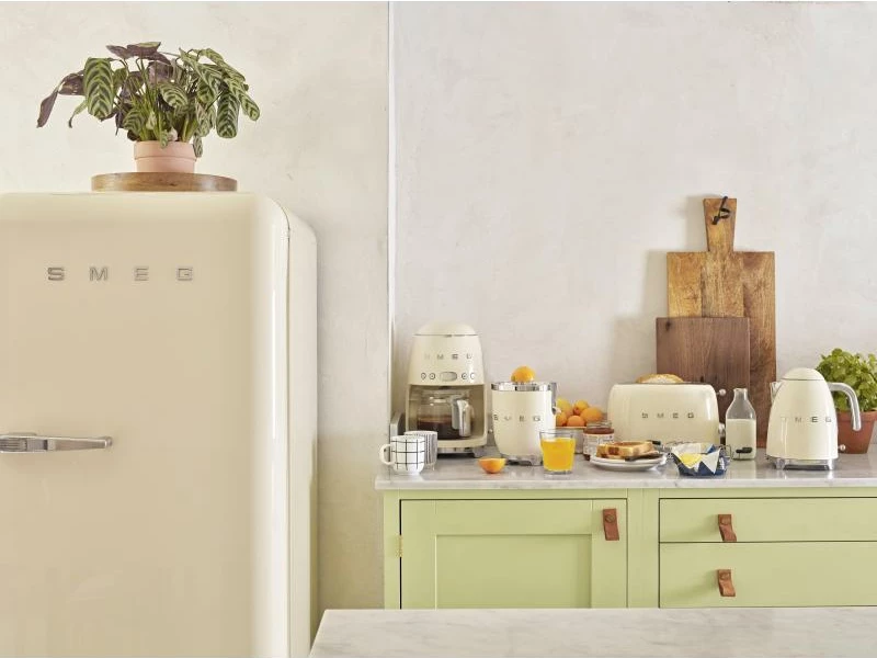 Toster SMEG TSF03CREU, krem