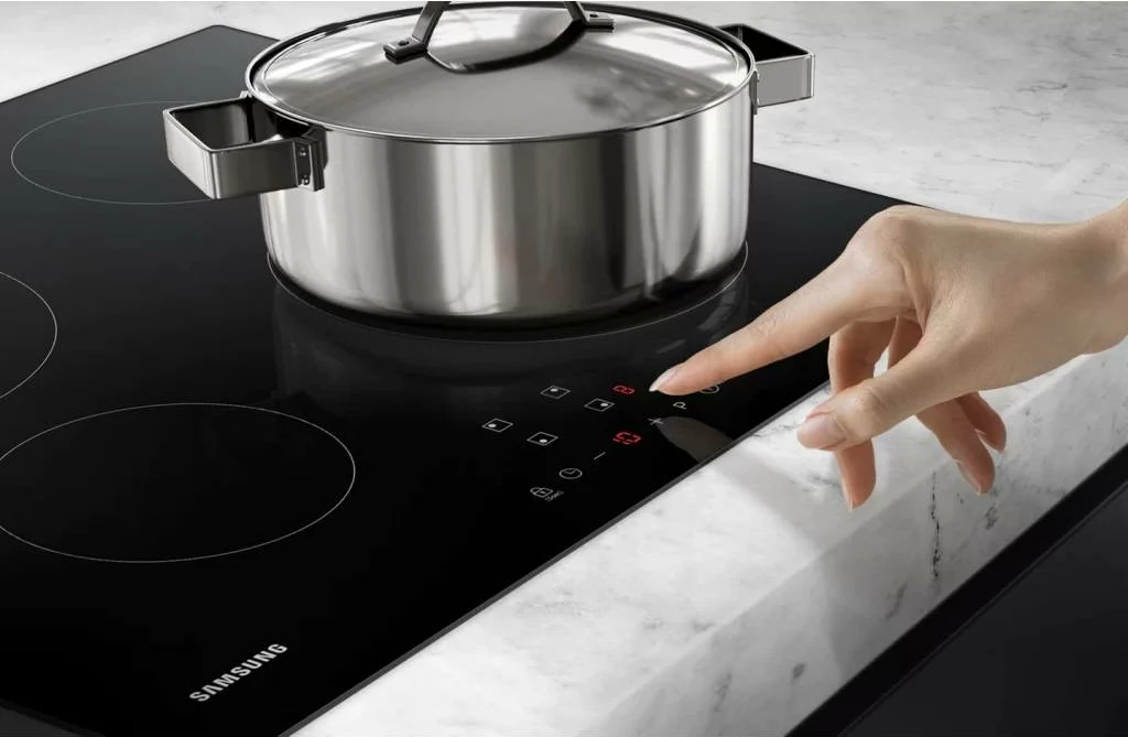 Pianurë induksioni Samsung NZ64M3NM1BB/OL 4 zona gatimi Power Boost Smart Touch, e zezë