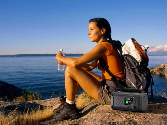 Radio survival SANDBERG Survivor DAB Radio All-in-1 20000, 20000mAh, DAB+/FM, Bluetooth, USB-C/USB-A, solar + dinamo, IP53, e zezë