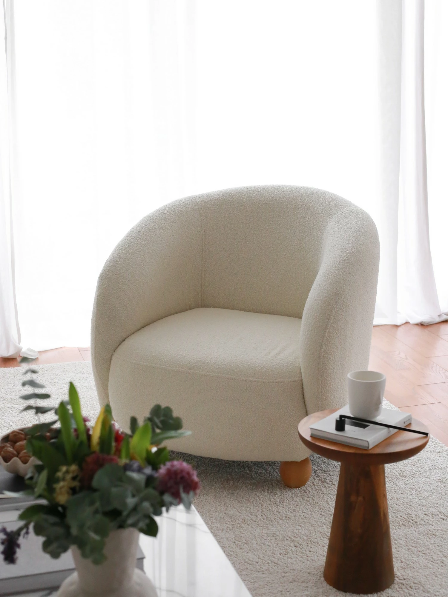 Karrige Wing Atelier del Sofa, Slon, e bardhë
