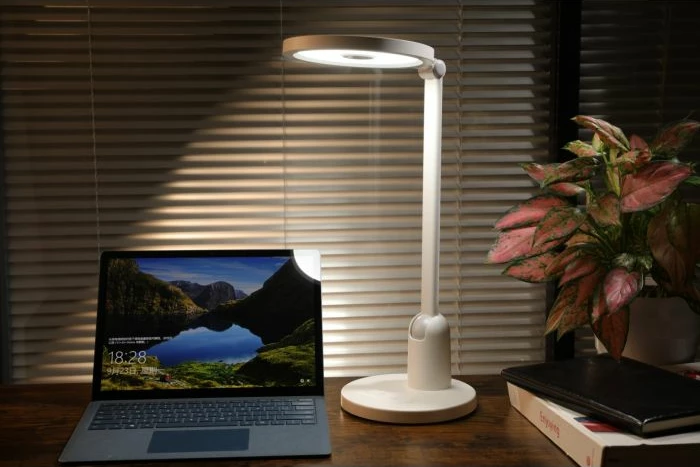 Llambë tavoline LED smart TaoTronics TT-DL1055, ndriçim i rregullueshëm, temperaturë ngjyre e rregullueshme, e bardhë