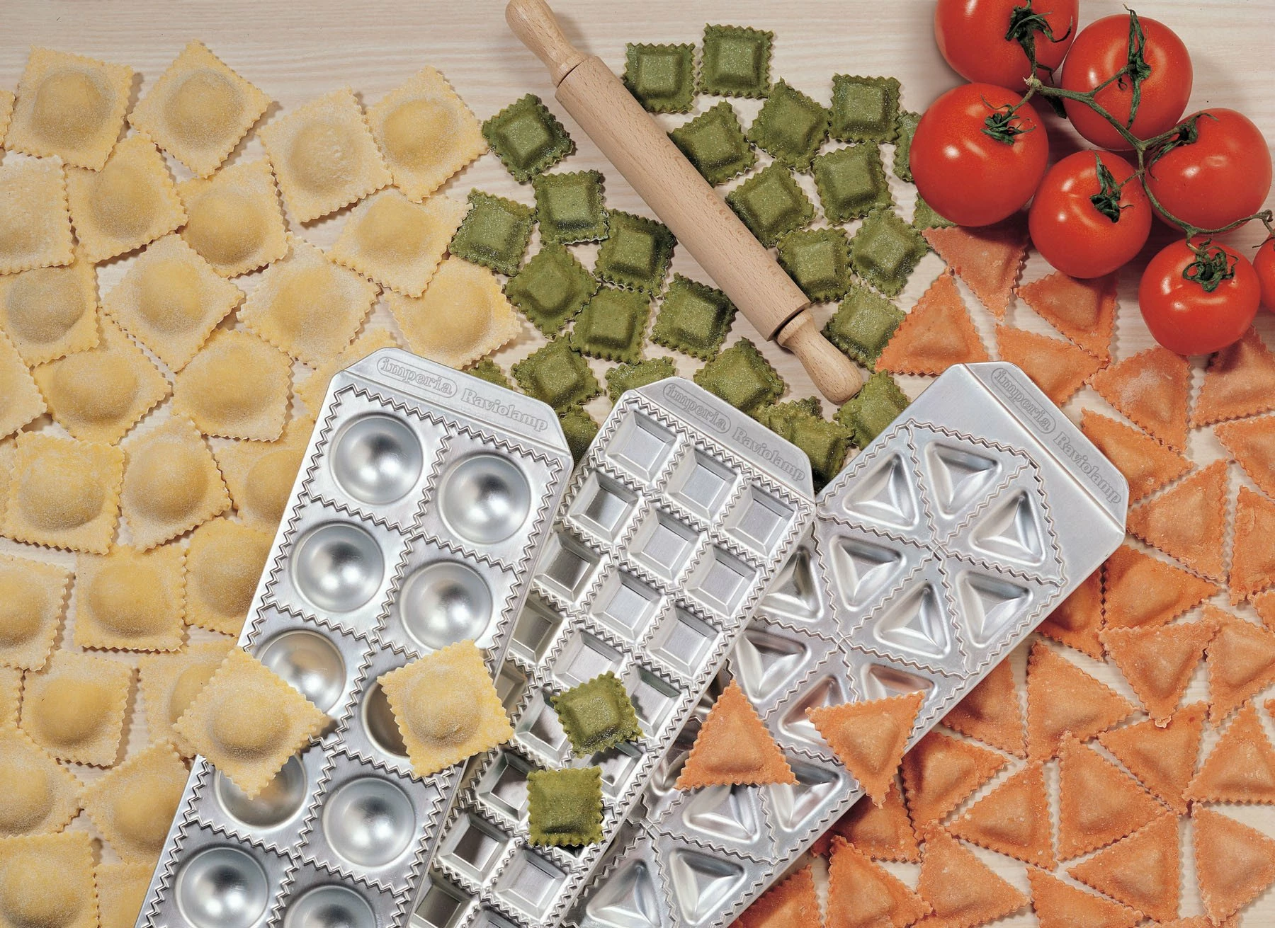Set kallëpash për ravioli Paderno T-IM317, 3 tabaka alumini + okllai druri