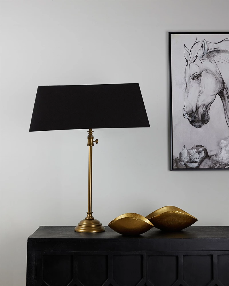 Llambë tavoline Lang, alumin ngjyrë ari antik, stof i zi, 60x60x86 cm