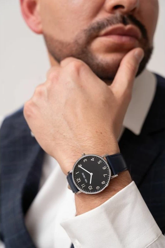 Orë dore për meshkuj Paul Lorens, e zezë