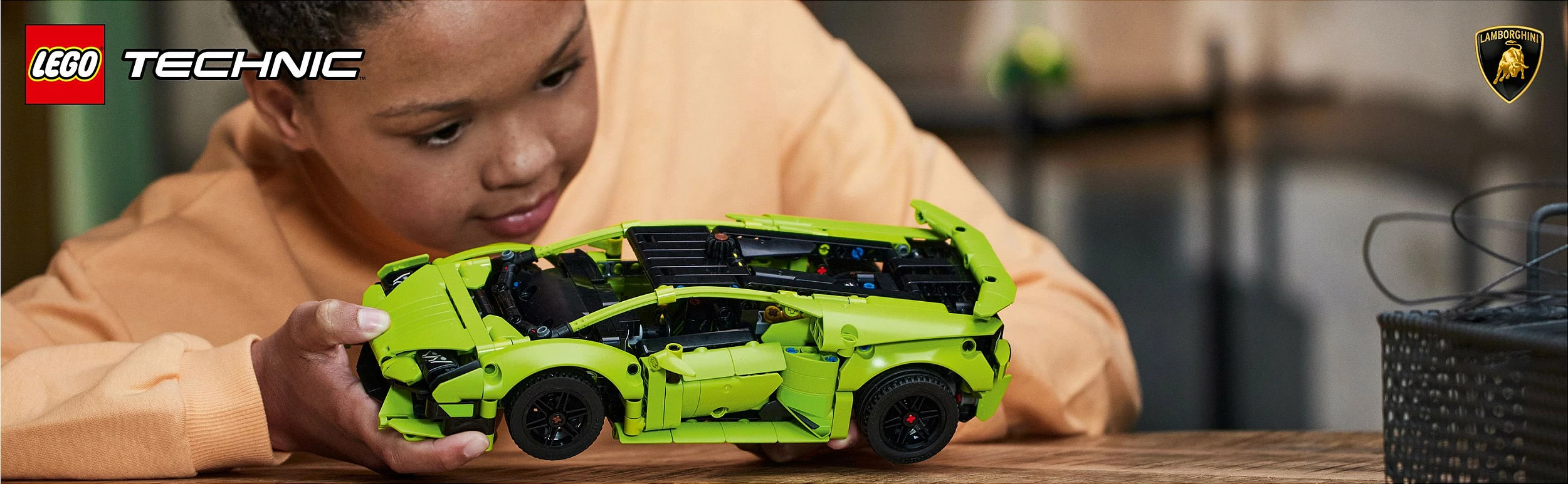 Set ndërtimi LEGO Lamborghini Huracán Tecnica, 806 pjesë, shumëngjyrësh