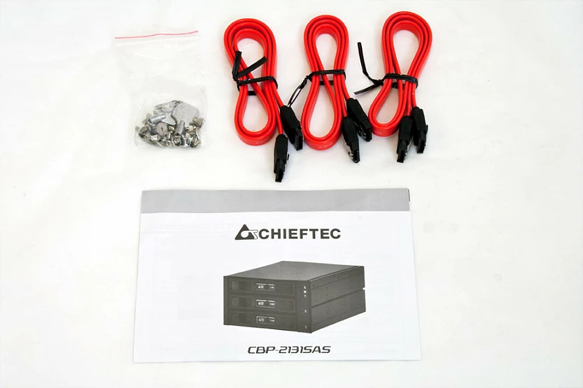 Panel hot-swap Chieftec CBP-2131SAS, 3 sirtarë për disqe, SATA, i zi