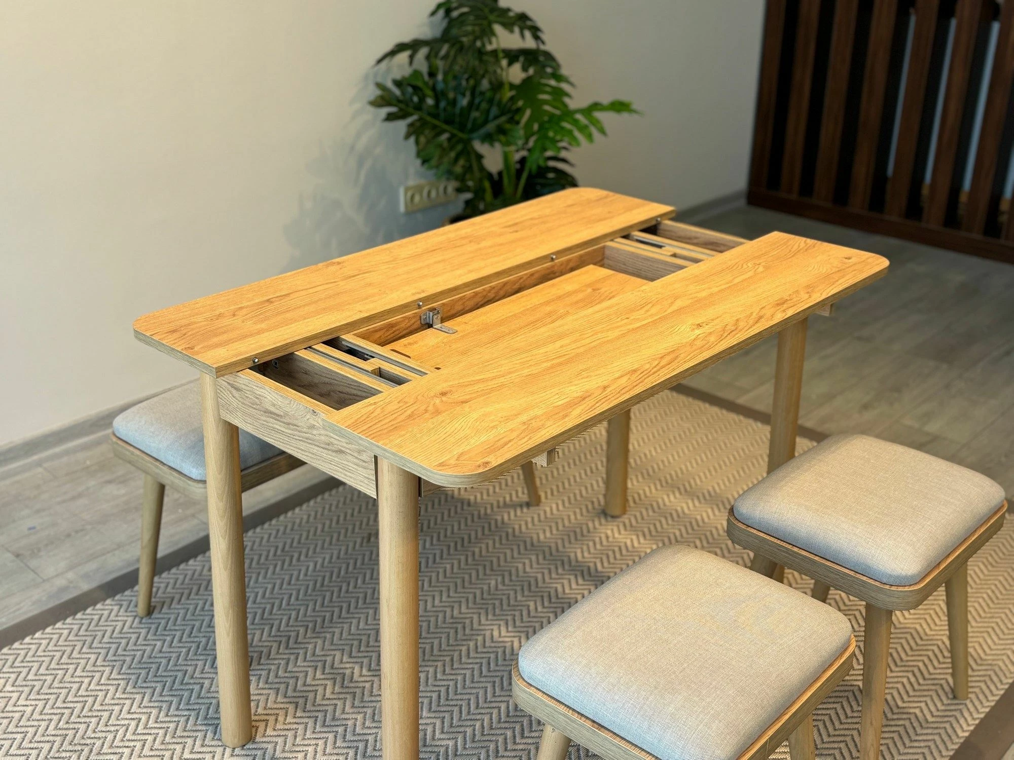 Set tavoline me karrige, zgjatës, 4 pjesë, Skye Decor, Vina Mini 04 1005, ngjyrë lis, krem