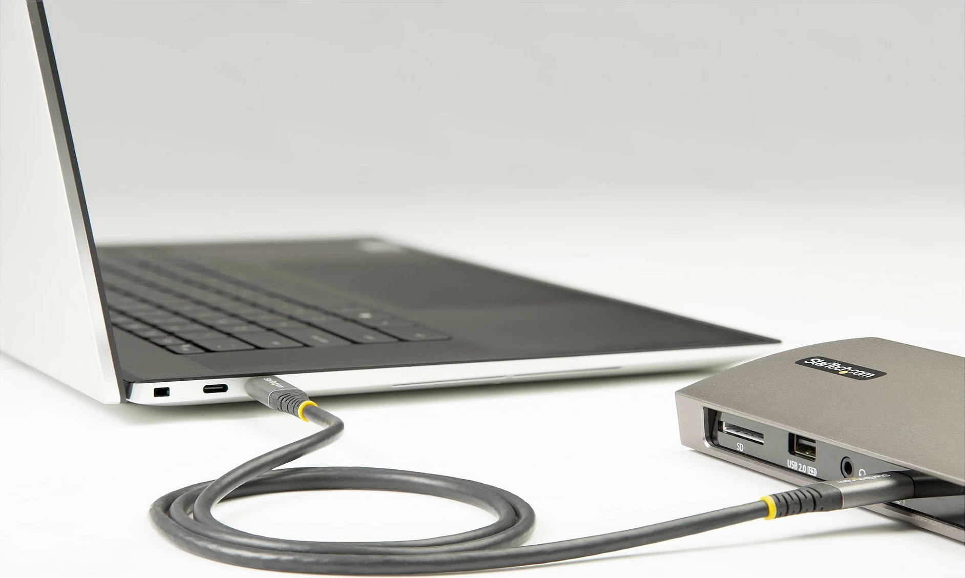Kabllo USB-C StarTech USB315CCV2M, 2m, 5Gbps, PD 100W, DP Alt Mode, zi/hiri