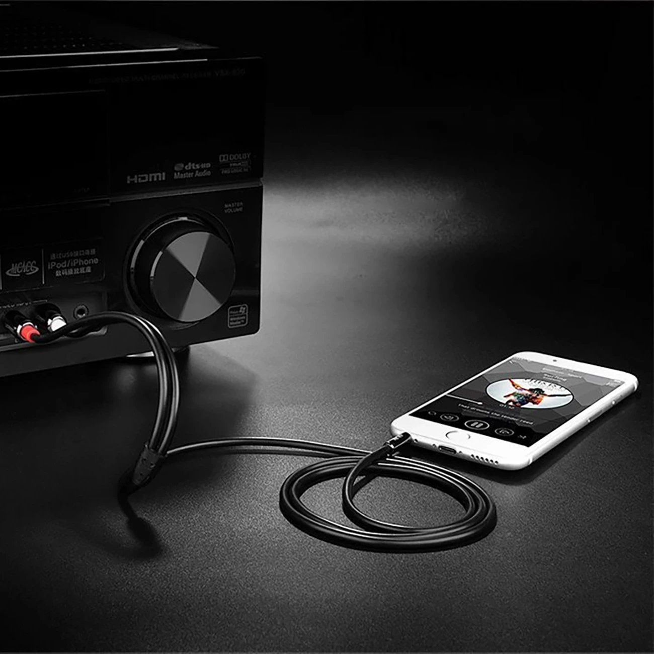 Kabllo audio Ugreen AV116 10584, mini jack 3.5mm në 2RCA, 2m, e zezë