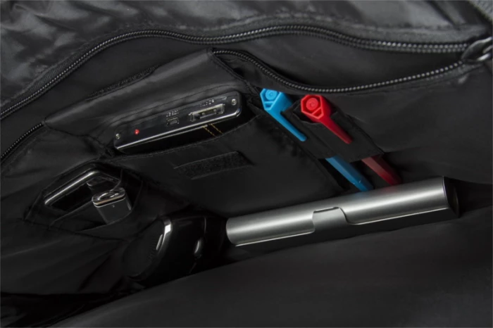 çantë laptopi/çantë shpine e konvertueshme RIVACASE 8290, për laptop 16\", e zezë qymyr