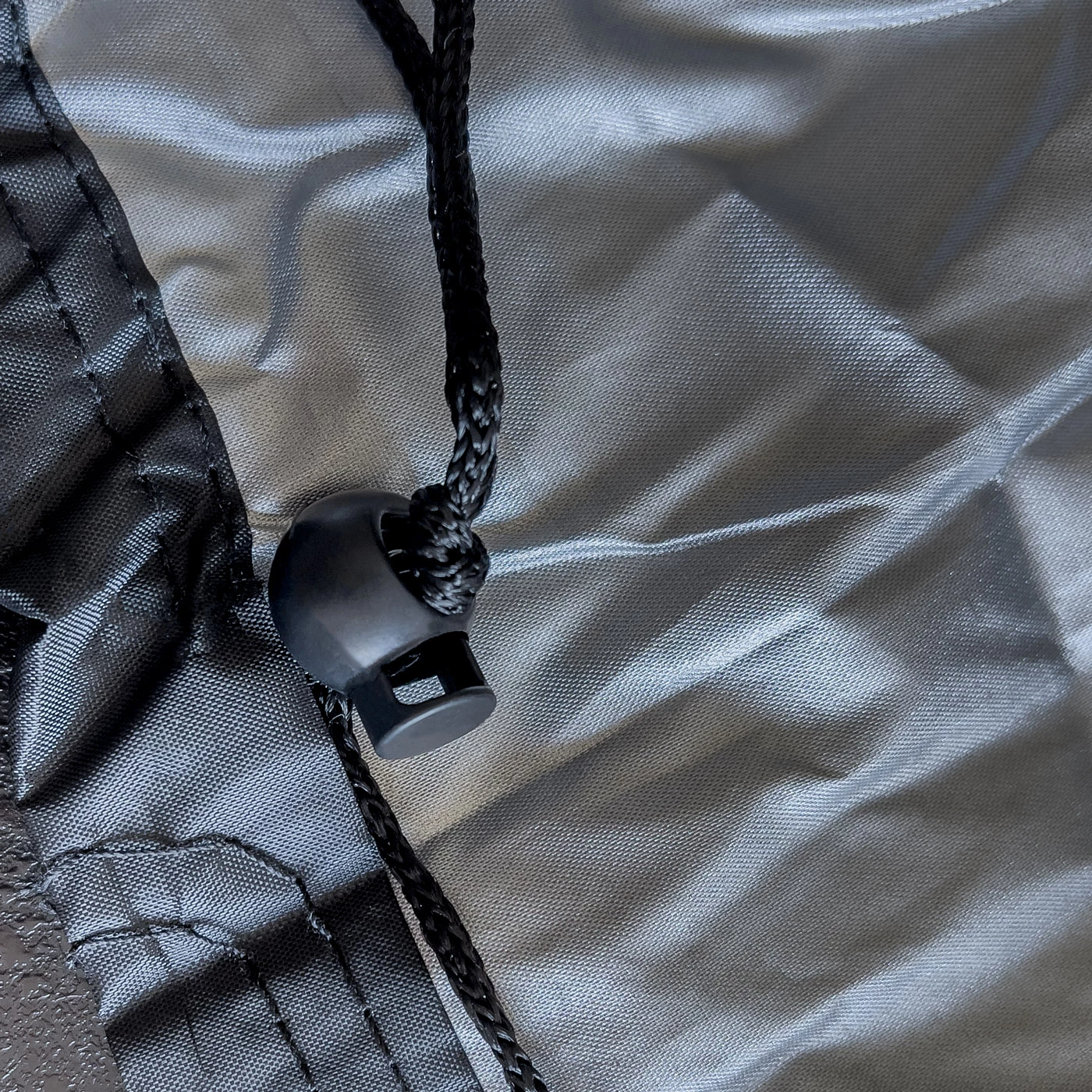 Mbulesë shumëfunksionale Hurtel XXL për grilë, biçikletë, motoçikletë, mobilie kopshti, e zezë