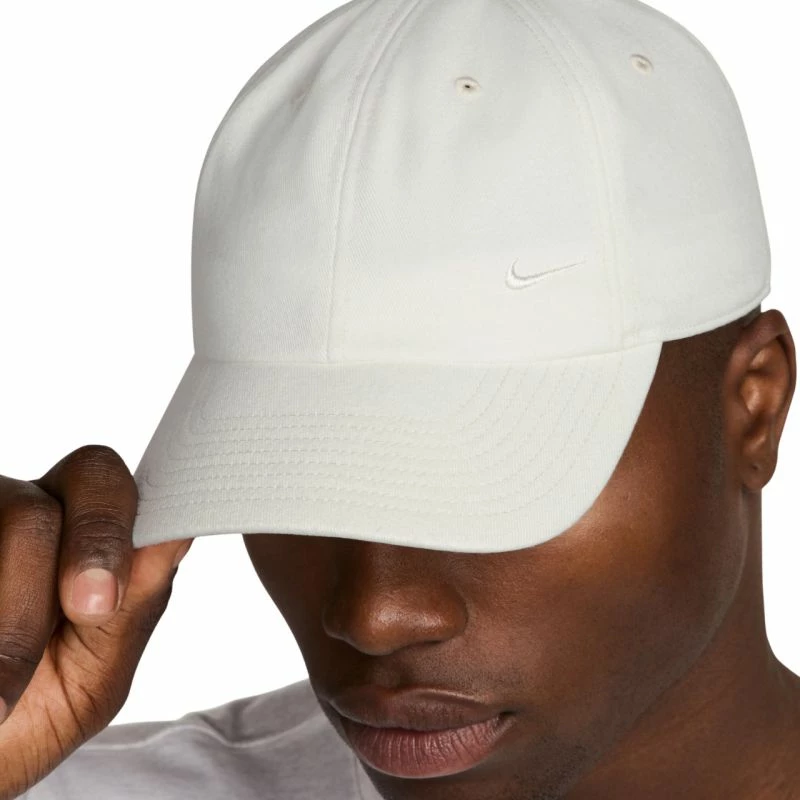 Kapelë Nike Club FZ5698 133, e bardhë [Madhësia: M/L]