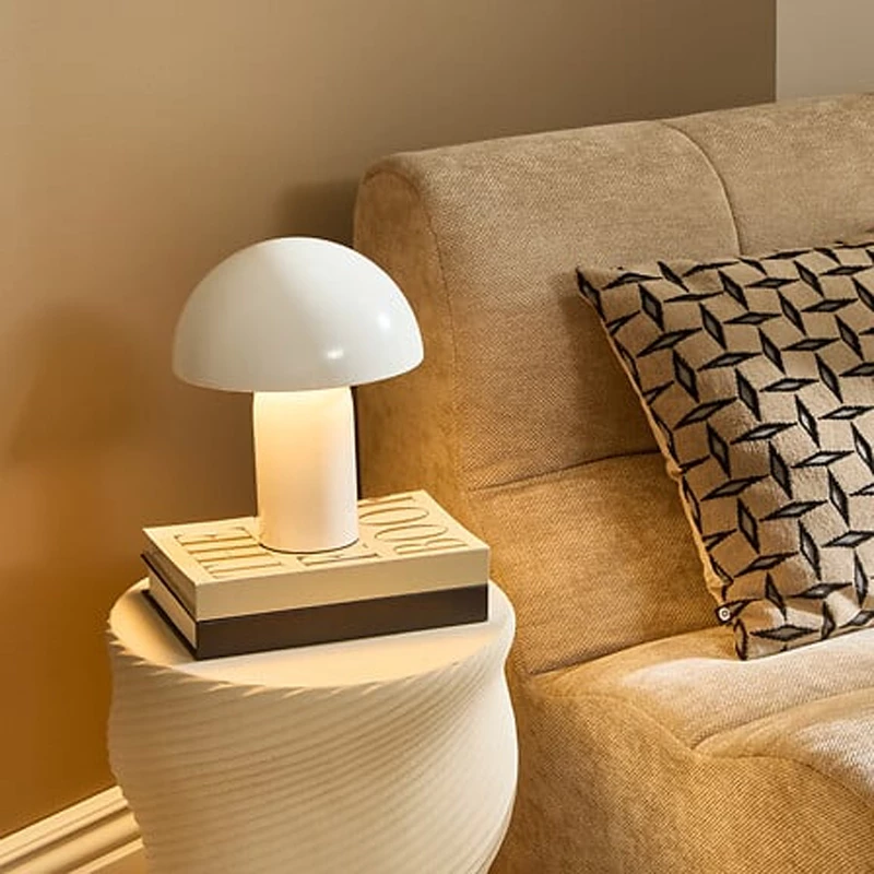 Llambë tavoline Mushi, metal i bardhë, 20x24.5cm