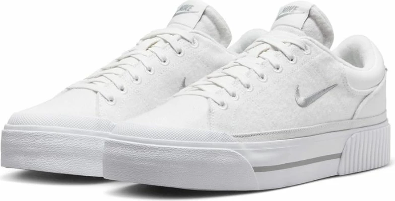 Atlete Nike femra, të bardha