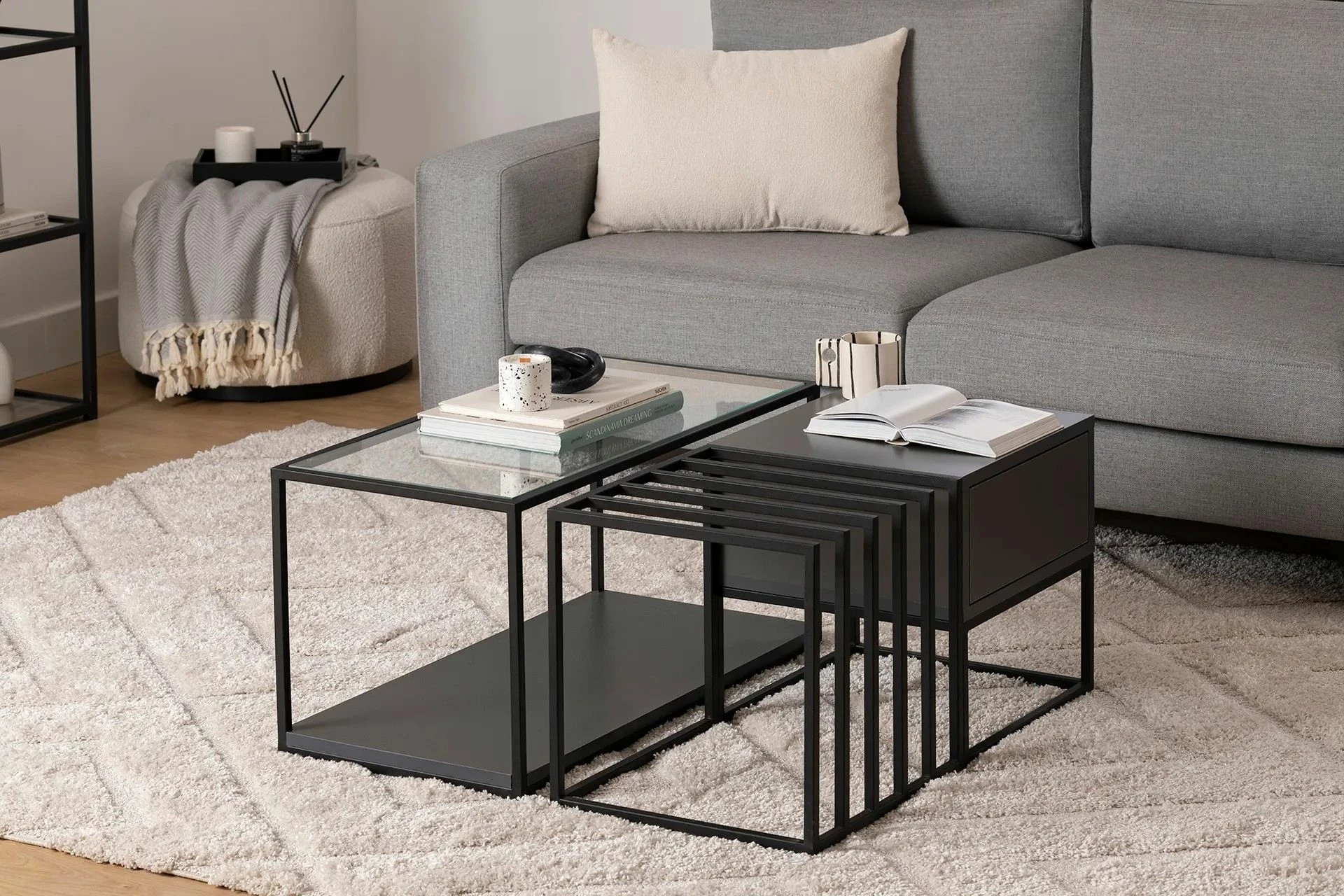 Tavolinë kafeje Charlotte, Skye Decor, ngjyrë e zezë