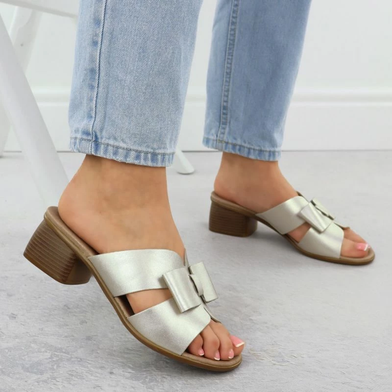 Sandale lëkure për femra Remonte R8759-90, të arta