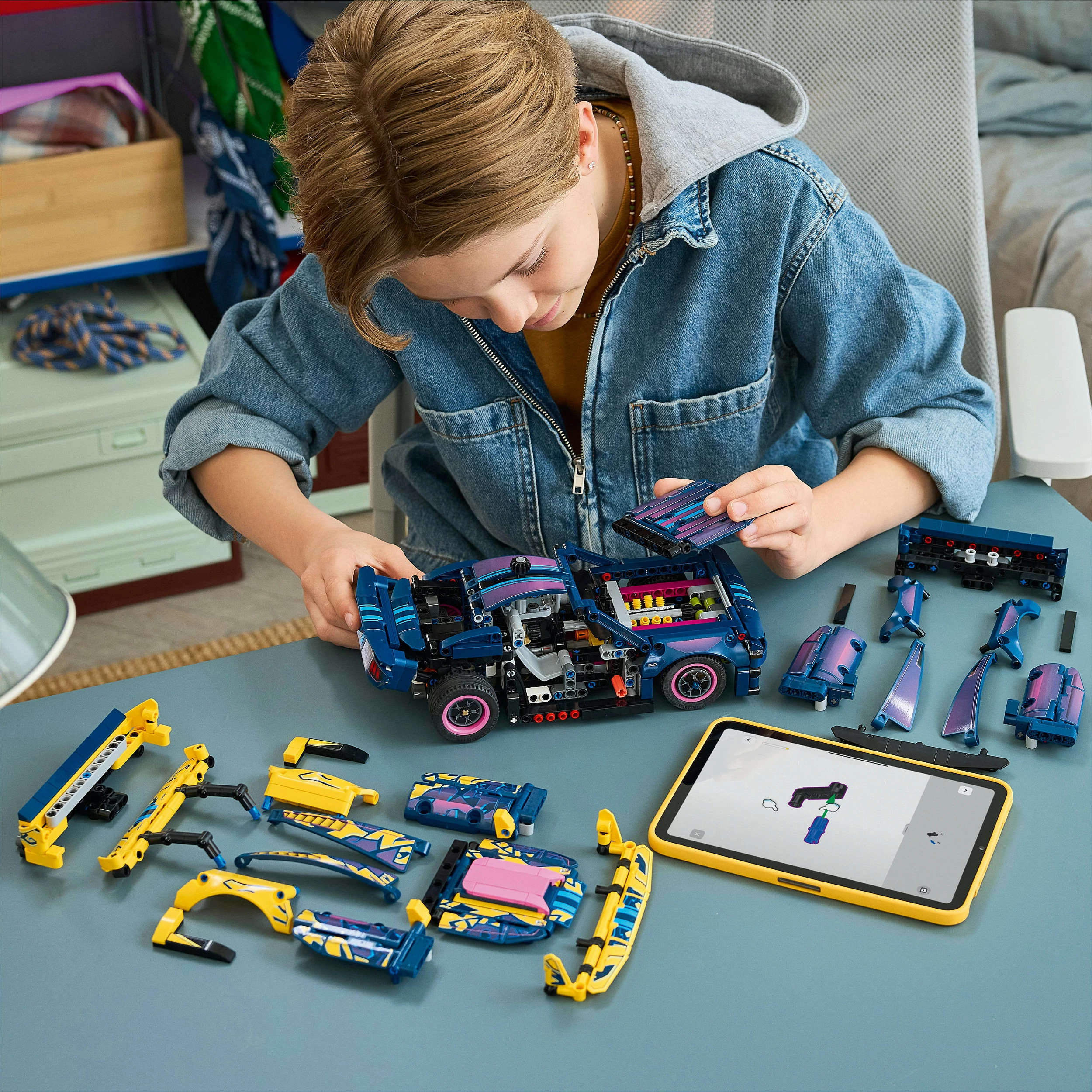 Set ndërtimi LEGO Technic 42236 Custom Garage Ford Mustang GT, 973 pjesë, 10+, shumëngjyrësh