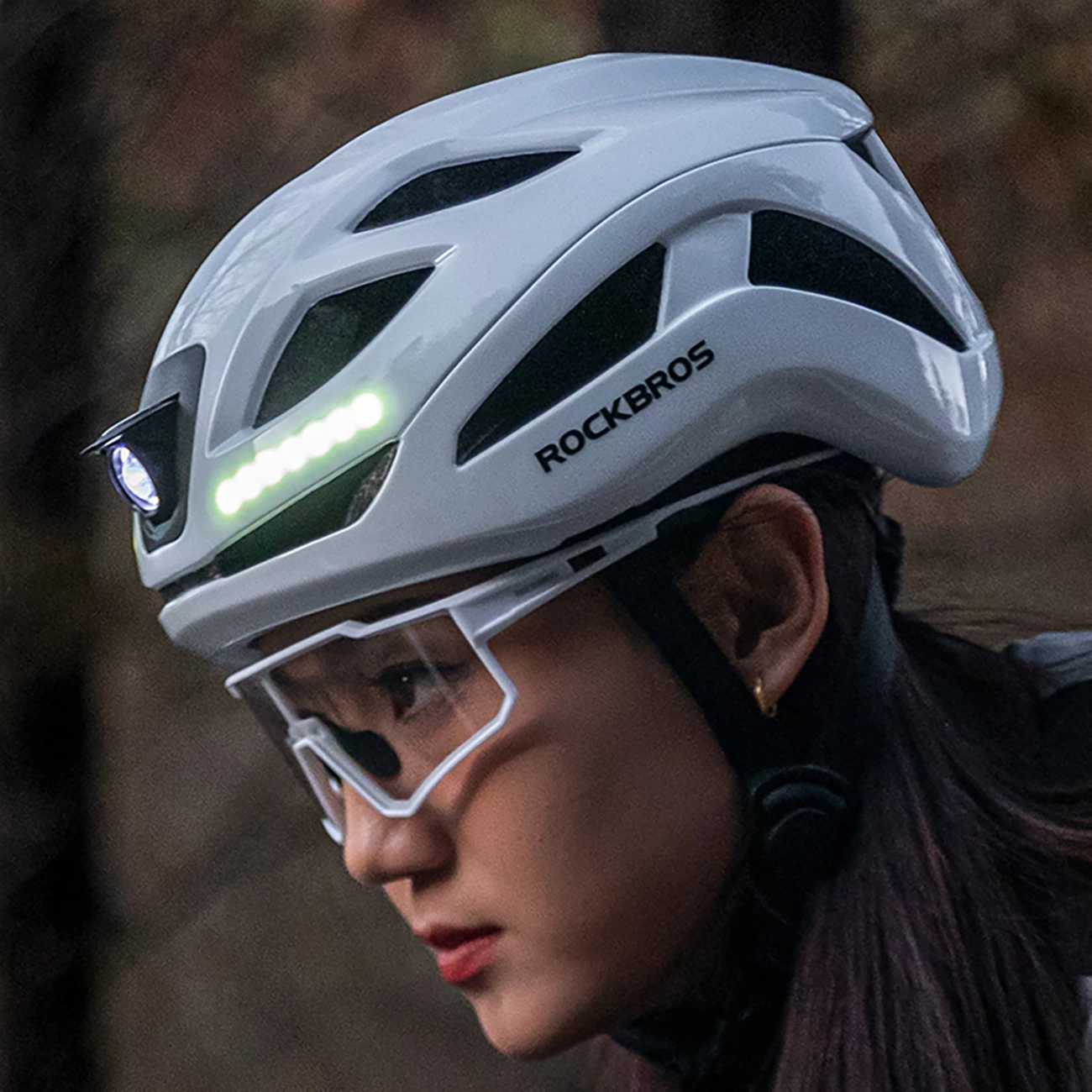 Helmetë biçiklete Rockbros ZK-077, 57-61 cm, me ndriçim të integruar USB-C, e bardhë