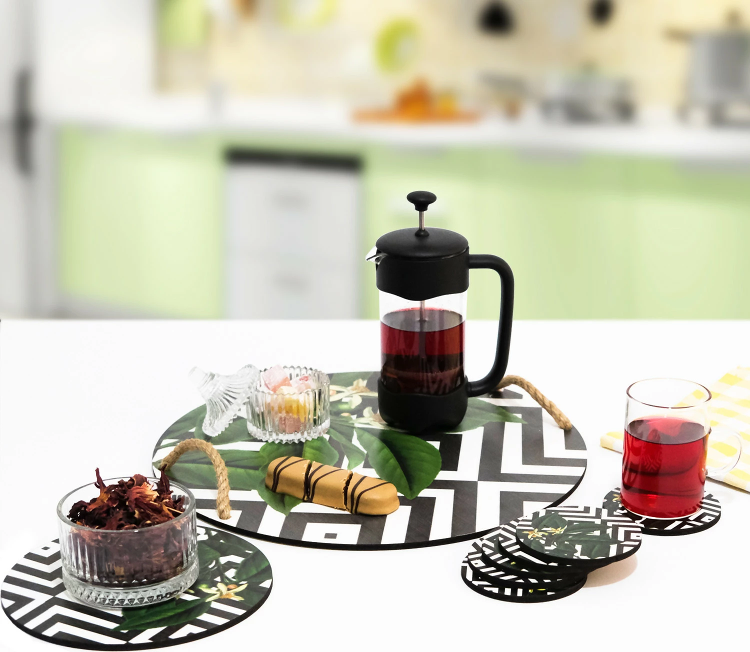 Set tabaka druri me mbajtëse gotash Hermia PLT0202, 8 pjesë, të bardha/të zeza