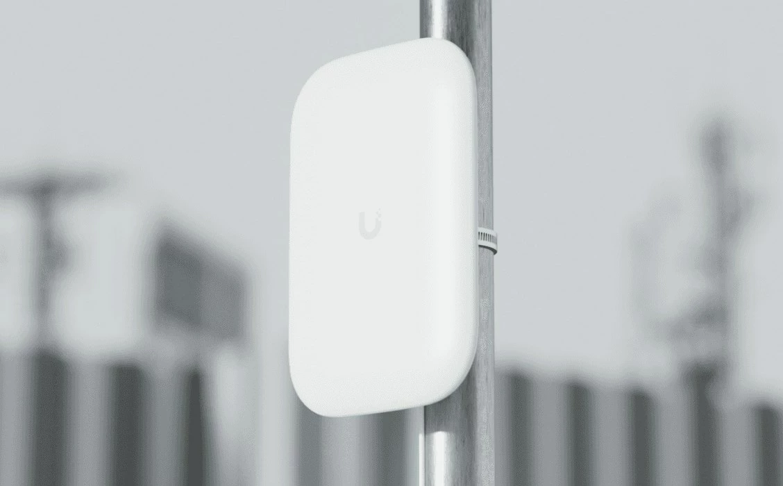 Antenë paneli Ubiquiti UACC-UK-Ultra-Panel-Antenna, 15 dBi, 5 GHz, e bardhë