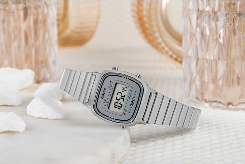 Orë dore digjitale femra CASIO LA670WEA-7EF, argjendtë, me kuti