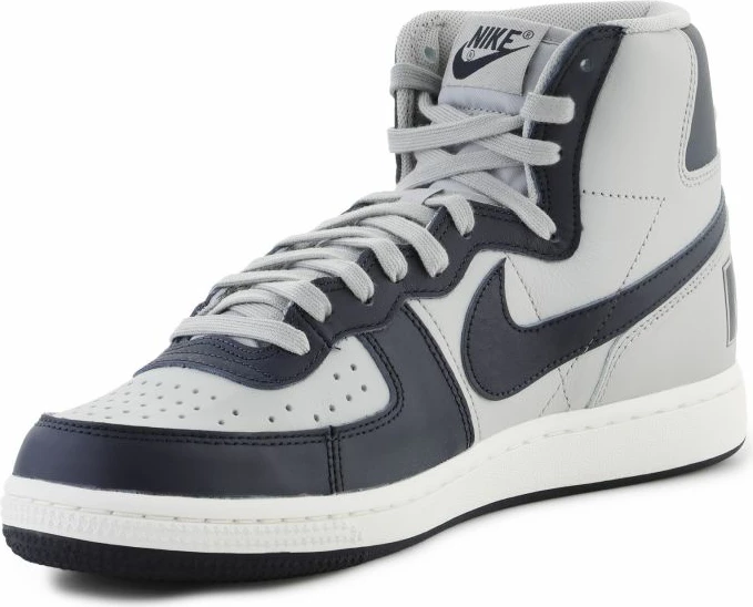 Atlete të larta për meshkuj Nike, të zeza dhe të bardha