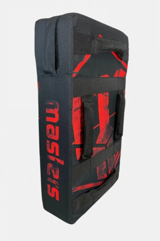 Mburojë trajnimi Masters, zezë e kuqe