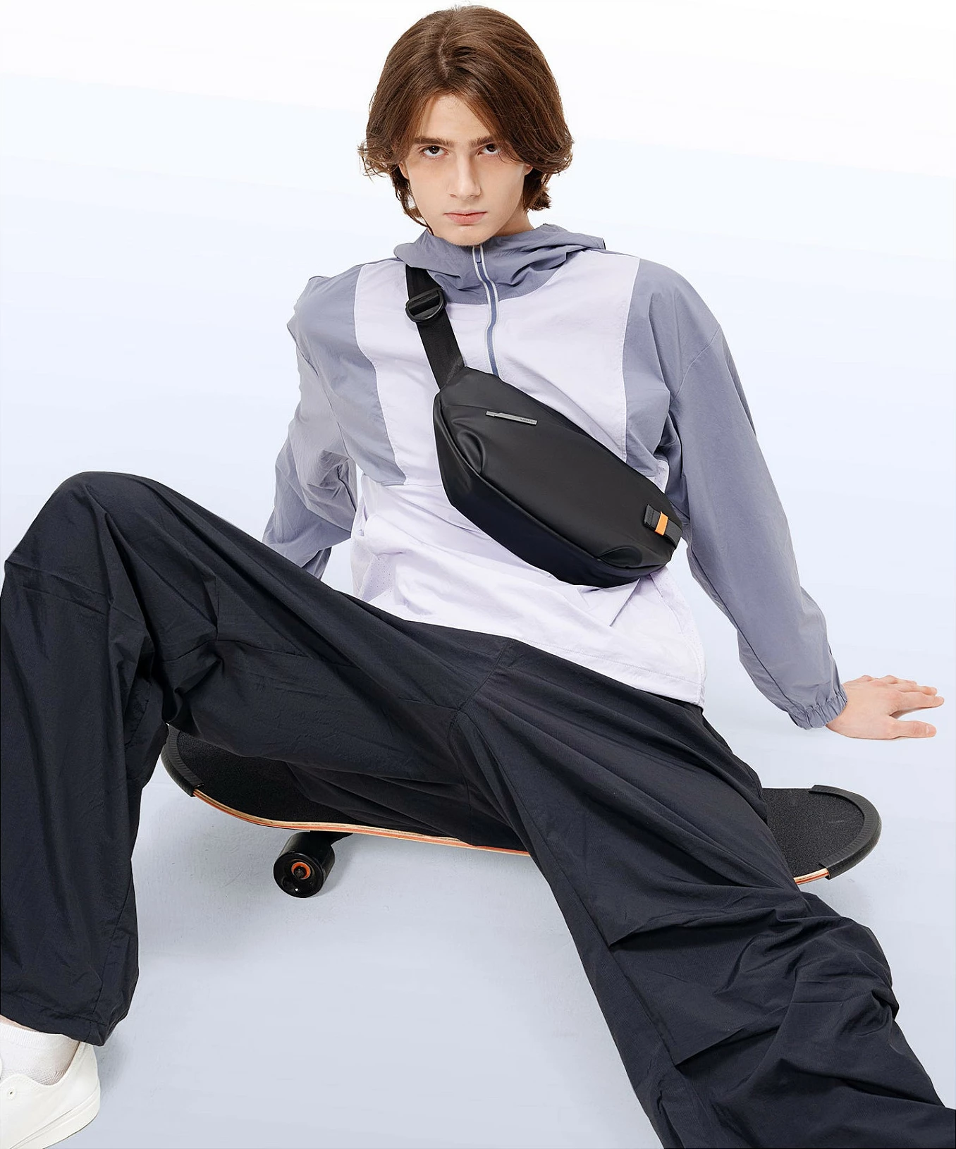 Çantë krahu Inateck FB01001, sling/crossbody, rezistente ndaj ujit, 320×170×70 mm, e zezë