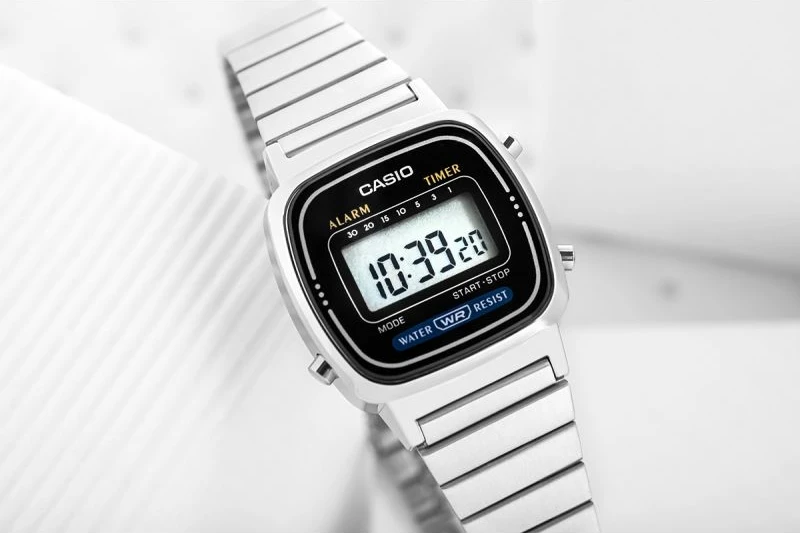Orë dore digjitale për femra CASIO, argjend