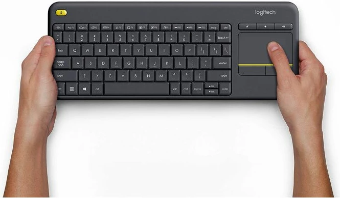 Tastierë pa kabllo me touchpad Logitech K400 Plus (Unifying, UK/SLO engraving), e zezë