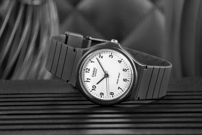 Orë dore për femra Casio, e zezë