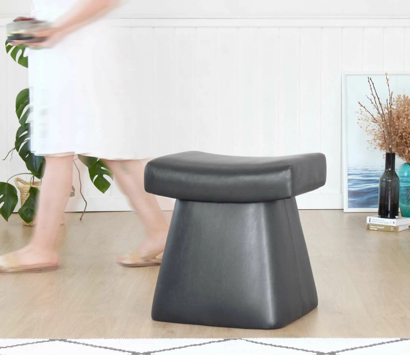 Puf lëkure e zezë, Atelier del Sofa, Dambert