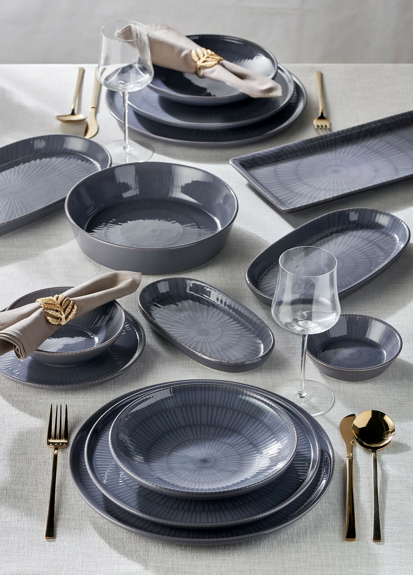 Pjatë shërbimi Hermia, gri, NON0005, 30x30x1 cm