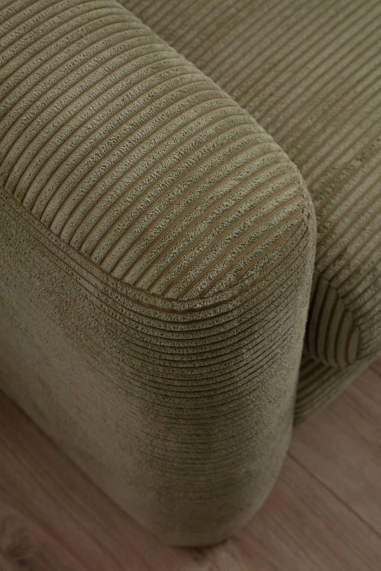 Divan treshe Atelier del Sofa, ngjyrë e gjelbër, Lily