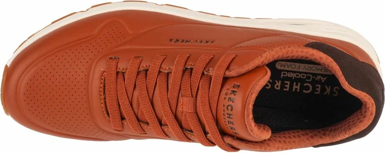 Atlete Skechers lifestyle, kafe