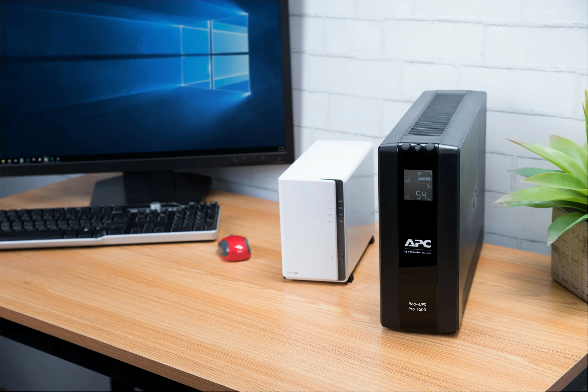 UPS APC BR1600MI, Line-Interactive, 1.6 kVA, 960 W, Sine, 176 V, 294 V